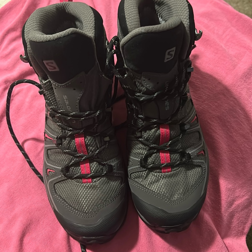 Brand new Salomon hikers